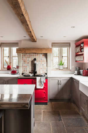 Warm & Inviting Cotswold Cottage14.jpg