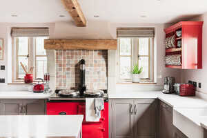 Warm & Inviting Cotswold Cottage13.jpg