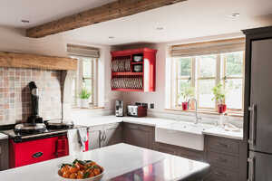 Warm & Inviting Cotswold Cottage12.jpg