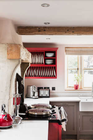 Warm & Inviting Cotswold Cottage09.jpg