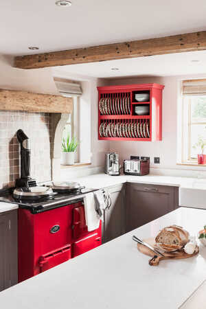 Warm & Inviting Cotswold Cottage05.jpg