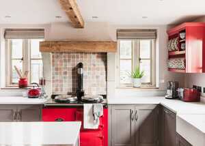 Warm &amp; Inviting Cotswold Cottage